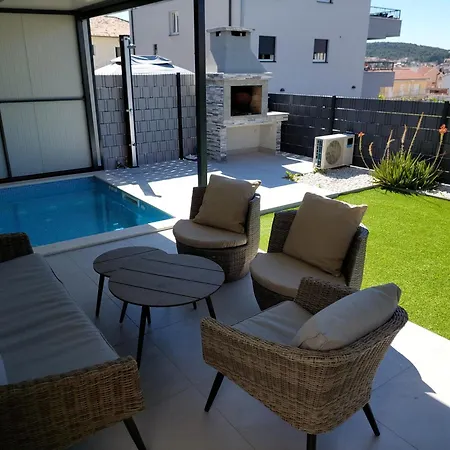 Appartement Unique - Garden With Private Heated Massage Pool Only For