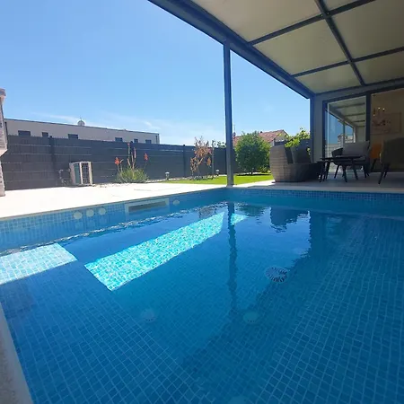 Unique - Garden With Private Heated Massage Pool Only For Traù