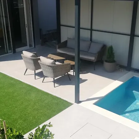 Unique - Garden With Private Heated Massage Pool Only For Traù