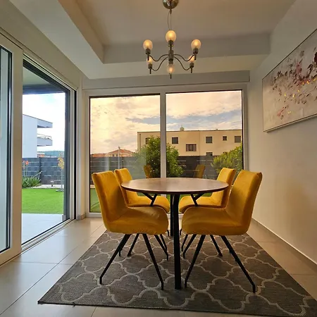 Unique - Garden With Private Heated Massage Pool Only For Appartement