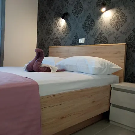 Unique - Garden With Private Heated Massage Pool Only For