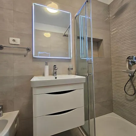 Appartement Unique - Garden With Private Heated Massage Pool Only For Trogir