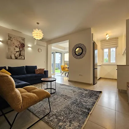 Unique - Garden With Private Heated Massage Pool Only For Appartement Trogir