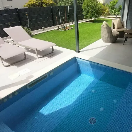 Appartamento Unique - Garden With Private Heated Massage Pool Only For Traù