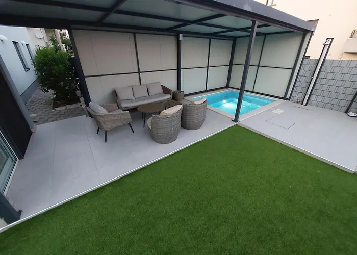 Unique - Garden With Private Heated Massage Pool Only For Apartamento Trogir