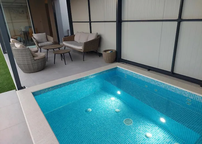 Unique - Garden With Private Heated Massage Pool Only For