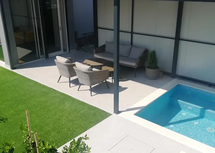 Unique - Garden With Private Heated Massage Pool Only For Τρογκίρ
