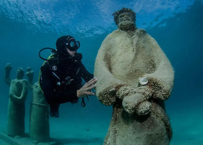 Unique - Garden With Private Heated Massage Pool Only For