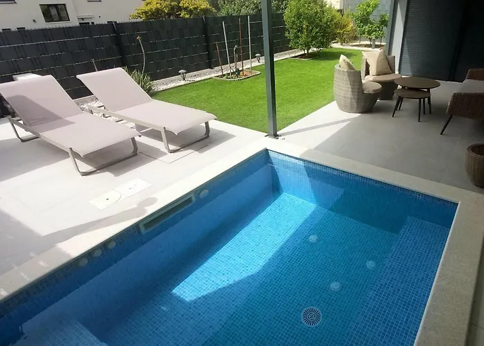 Διαμέρισμα Unique - Garden With Private Heated Massage Pool Only For Τρογκίρ