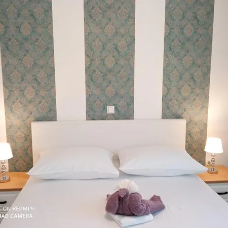 Unique - Garden With Private Heated Massage Pool Only For Apartament Trogir