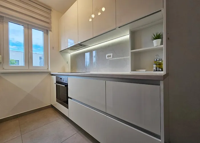 Unique - Garden With Private Heated Massage Pool Only For Apartment