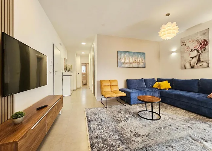 Unique - Garden With Private Heated Massage Pool Only For Apartment Trogir