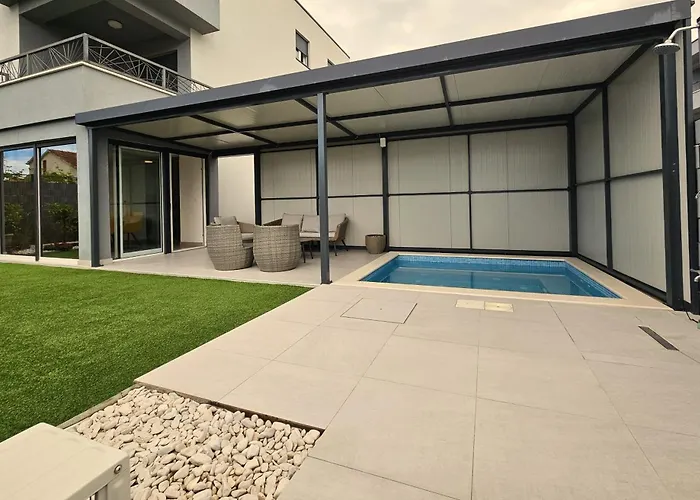 Unique - Garden With Private Heated Massage Pool Only For Apartment Trogir