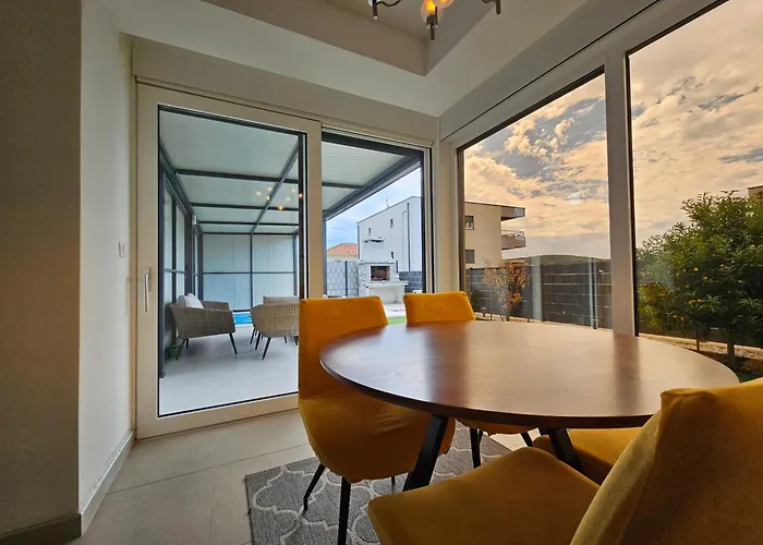 Unique - Garden With Private Heated Massage Pool Only For Apartment Trogir