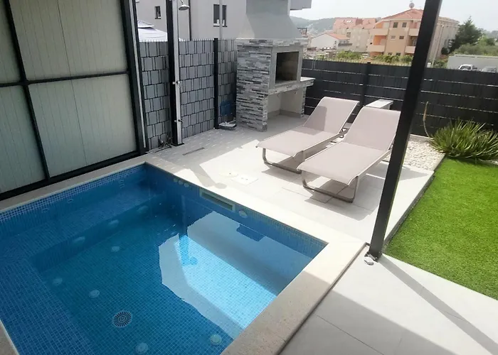 Apartment Unique - Garden With Private Heated Massage Pool Only For