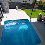 Daire Unique - Garden With Private Heated Massage Pool Only For