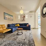 Unique - Garden With Private Heated Massage Pool Only For Daire